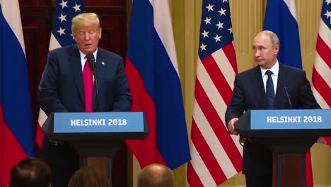 US-Präsident-Donald-Trump-Hält-Eine-Desaströse-Und-Viel-Kritisierte-Pressekonferenz-Mit-Der-Russischen-Föderation-Wladimir-Putin-Nach-Ihrem-Gipfel-In-Helsinki-Ab-Finnland-Spricht-über-Keine-Absprachen-Die-Russische-Untersuchung-Und-Hillary-E-Mails-2