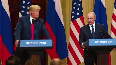 El-Presidente-De-Los-Estados-Unidos,-Donald-Trump,-Celebra-Una-Conferencia-De-Prensa-Desastrosa-Y-Muy-Criticada-Con-La-Federación-De-Rusia-Vladimir-Putin-Tras-Su-Cumbre-En-Helsinki-Finlandia-Putin-Dice-Que-Su-Agencia-De-Inteligencia-Interrogará-A-Mueller-1