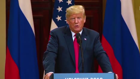 US-Präsident-Donald-Trump-Hält-Eine-Desaströse-Und-Viel-Kritisierte-Pressekonferenz-Mit-Dem-Russischen-Verband-Wladimir-Putin-Nach-Dem-Gipfel-In-Helsinki-Ab-Finnland-Trump-Macht-Hillary-Und-Ihren-E-Mail-Server-Für-Seine-Probleme-Verantwortlich-1