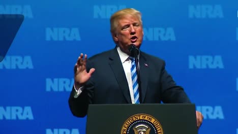 US-Präsident-Donald-Trump-Spricht-Mit-Der-NRA-Und-Gibt-Bekannt,-Dass-Er-In-Seinem-Ersten-Jahr-Mehr-Aktivistische-Kreisgerichte-Und-Bundesrichter-Nominiert-Hat-Als-Jede-Andere-Regierung-In-Der-Geschichte