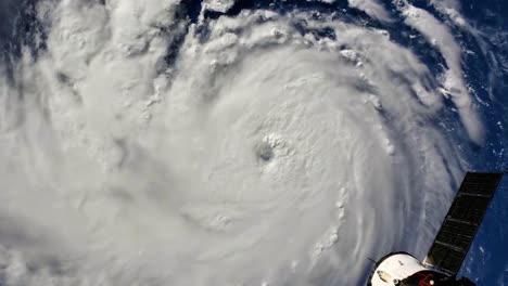 Aufnahmen-Von-Der-NASA-Raumstation-Des-Hurrikans-Florenz,-Der-Sich-Der-Küste-Nordamerikas-Nähert