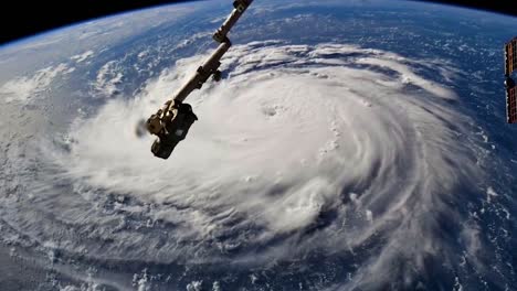 Fotografías-Desde-La-Estación-Espacial-De-La-NASA-Del-Huracán-Florencia-Acercándose-A-La-Costa-De-América-Del-Norte-1