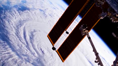 Schüsse-Von-Der-NASA-Raumstation-Des-Hurrikans-Florenz,-Der-Sich-Der-Küste-Nordamerikas-Nähert-13