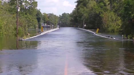 El-Huracán-Florencia-Azota-A-Nichols,-Carolina-Del-Sur,-Causando-Grandes-Inundaciones-Y-Daños-En-Líneas-Eléctricas-Y-árboles-Caídos.