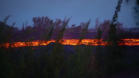 The-Kilauea-Volcano-On-The-Big-Island-Of-Hawaii-Erupting-At-Night-With-Huge-Lava-Flows-1