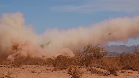 Flugabwehr-Himar-Raketen-Werden-Von-Einem-Mobilen-Trägerraketen-Gestartet-1