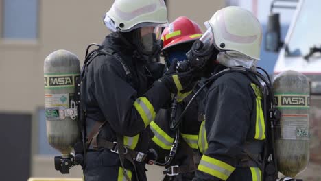 Los-Bomberos-De-La-USAF-Del-435o-Escuadrón-De-Formación-Y-Construcción-Preparan-Su-Equipo-Para-Un-Ejercicio-De-Entrenamiento-En-La-Base-Aérea-De-Ramstein