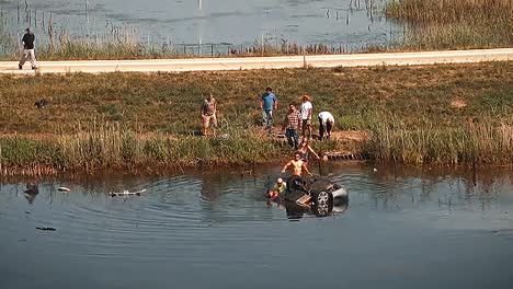 An-Offduty-National-Guardsman-And-Civilians-In-Illinois-Recover-An-Unconscious-Woman-From-Her-Submerged-Car-Which-Crashed-Into-A-Lake-And-Perform-Cpr