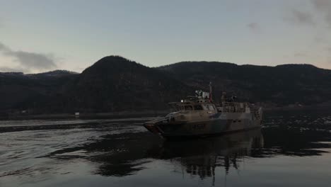 Norwegische-Küstenrangerboote-Und-Die-Männer-An-Bord-Patrouillieren-In-Orkanger