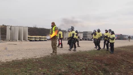 Soldaten-Der-Multinationalen-Kampfgruppe-Kfor-Nehmen-Am-8.-Dezember-2018-An-Der-Ausbildung-Zur-Massenaufstandsbekämpfung-(CRC)-Im-Camp-Marechal-De-Lattre-De-Tassigny-Kosovo-Teil