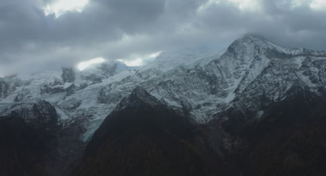 Snowy-Montaña-Scene-Slow-Motion