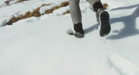 Hiking-Boots-in-the-Snow