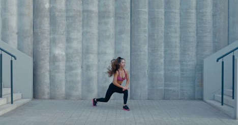 Frau-Streckt-Sich-Vor-Dem-Joggen