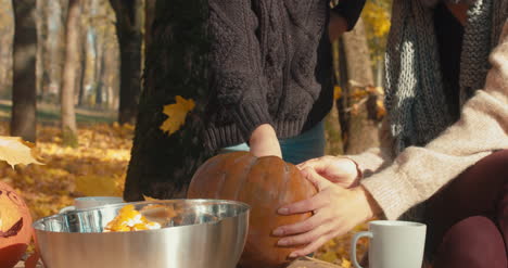 Halloween-Family-Pumpkin-Carving-38
