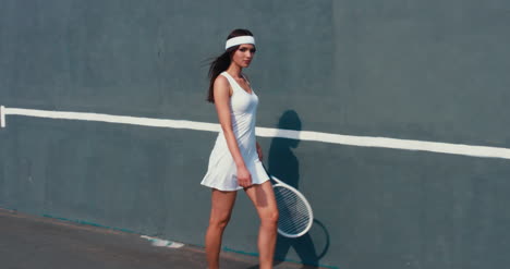 Tennis-Mädchen-Wand-Walking-05