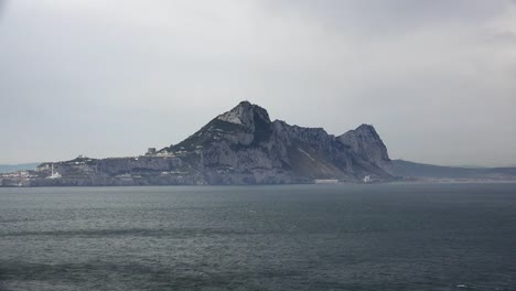 Roca-De-Gibraltar-Partiendo-Luz-Dura