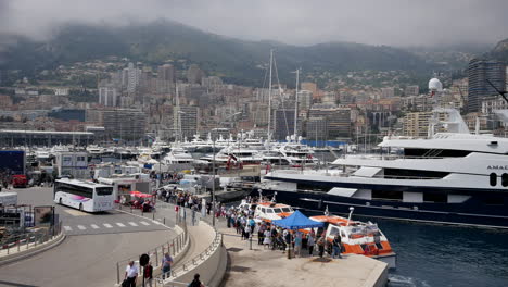 Monaco-Hafen-Touristen-An-Bord-Des-Tenders