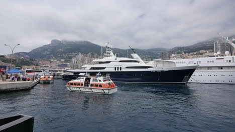 Monaco-Hafen-Mit-Tender