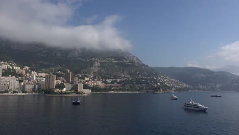 Mónaco-Mirando-Hacia-Italia