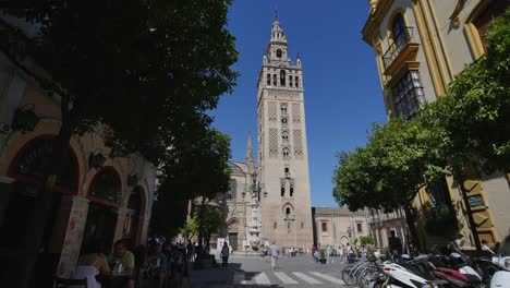 Sevilla-Giralda-Turm-Jenseits-Der-Straße