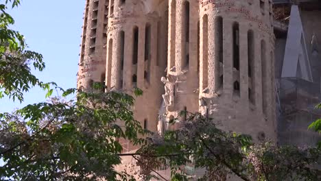 Spanien-Barcelona-Sagrada-Familia-Christus-In-Qualen-Zoomt-Heraus