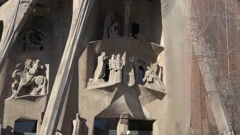 Spanien-Barcelona-Sagrada-Familia-Zoomt-Zum-Christusprozessschnitzen