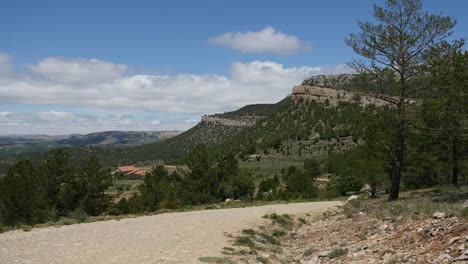 Spanien-Sierra-De-Gudar-Feldweg-Zum-Abenteuer