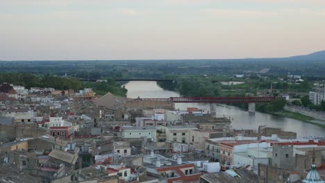 Spanien-Tortosa-Stadt-In-Der-Dämmerung