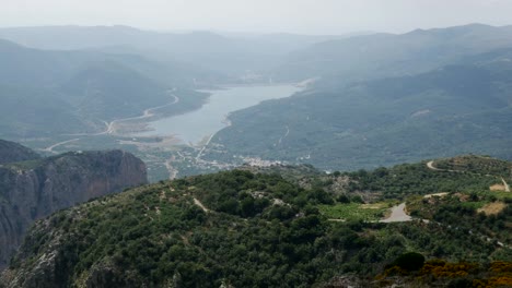 Griechenland-Kreta-Lasithi-Plateaukante-Mit-Blick-Nach-Unten