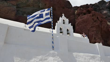 Griechenland-Santorini-Sankt-Nikolaus-Kirche-Mit-Fliegender-Flagge