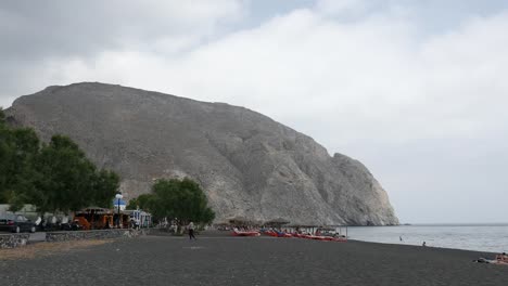 Griechenland-Santorini-Schwarzer-Sandstrand-Und-Landzunge-Bei-Perissa