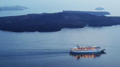 Greece-Santorini-Cruise-Ship-Departing