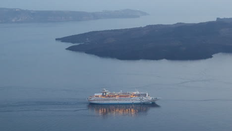 Greece-Santorini-Cruise-Ship-Leaving