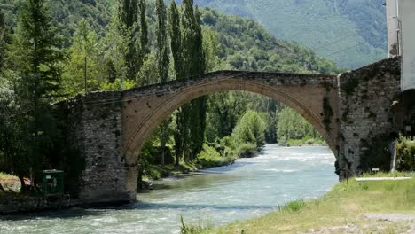 Spanien-Pyrenäen-Gerri-De-La-Sal-Brücke-Und-Fluss