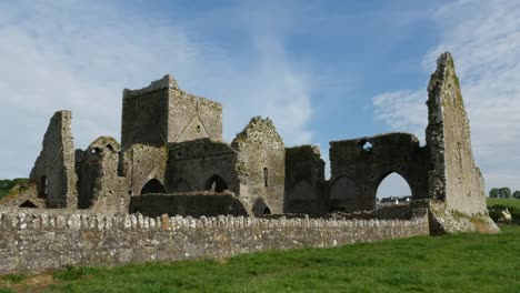 Irland-Cashel-Hore-Abbey-Blick-Auf-Ruinen