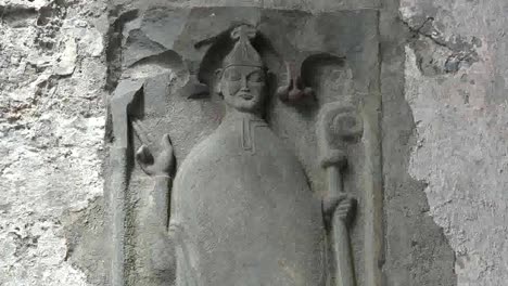 Ireland-Corcomroe-Abbey-Carving-Of-Churchman