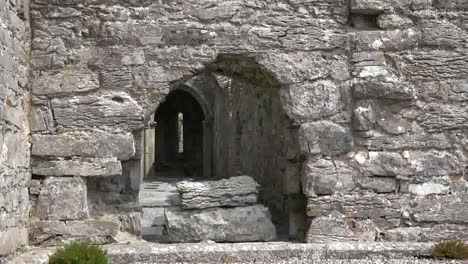 Ireland-Corcomroe-Abbey-With-Crude-Gothic-Arch