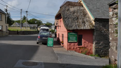 Irland-Dingle-Halbinsel-Cloghane-Dorf-Strohdach-Cottage
