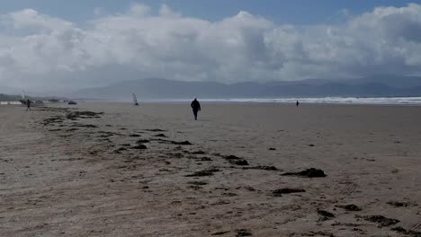 Ireland-Dingle-Peninsula-Inch-Beach-Walker-And-Wind-Buggy