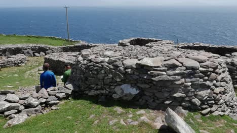 Ireland-Dingle-Peninsula-Bee-Hive-Hut-And-Sea-View