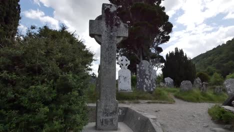 Irland-Glendalough-Keltisches-Kloster-Hochkreuz