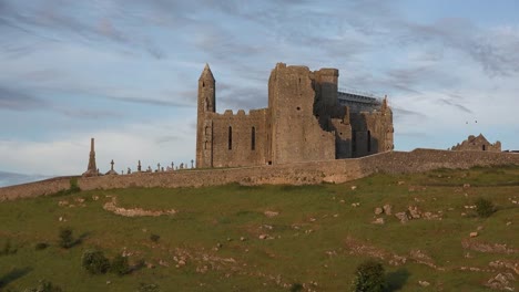 Irland-Rock-Of-Cashel-Am-Abend