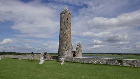 Irlanda-Clonmacnoise-Mccarthys-Tower-Y-Temple-Finghin