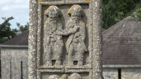 Irlanda-Clonmacnoise-Figuras-Talladas-En-Una-Cruz-Alta