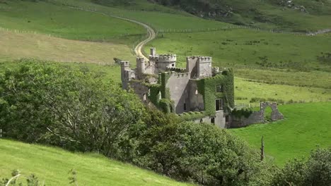 Irlanda-Del-Condado-De-Galway-Clifden-Castle-En-Una-Pendiente