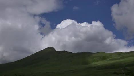 Irland-County-Mayo-Wolken-über-Hügel-Zeitraffer