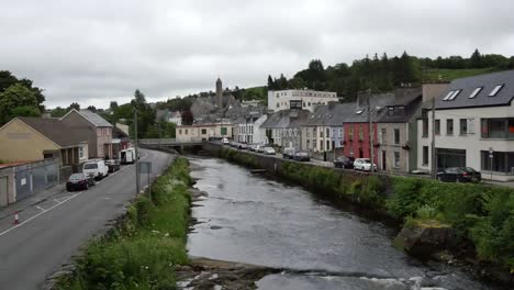 Irland-Donegal-Stadt-Am-Fluss-Eske