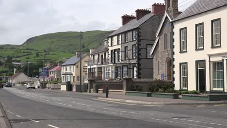 Irlanda-Del-Norte-Antrim-Tráfico-En-Una-Ciudad-Atrio