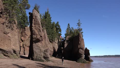 Escalera-De-Escape-De-Canadá-En-Hopewell-Rocks