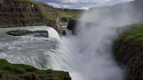 Island-Gullfoss-Wasserfall-Nebel-In-Der-Schlucht